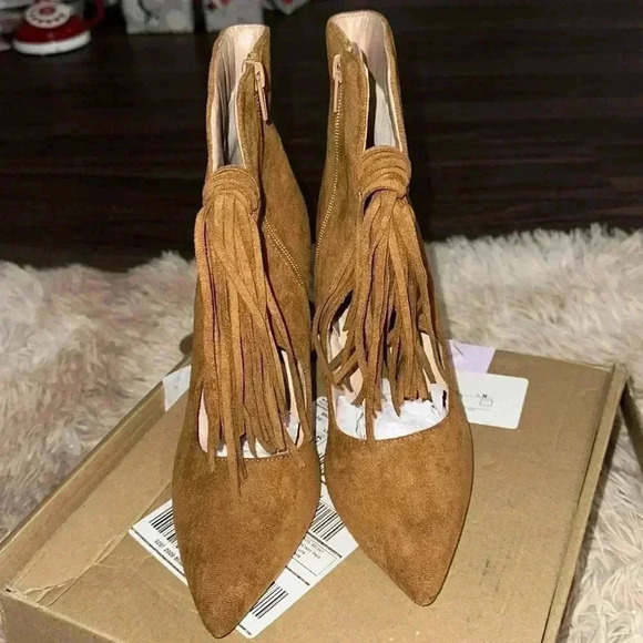 NWB CAMERON HEELED BOOTIES IN FAUX SUEDE - Picture 2 of 6